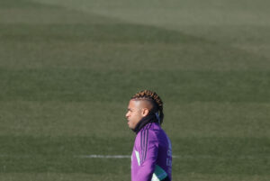 Fotografía de Javier Lizón, en la que puede verse en una imagen de archivo del 1 de febrero de 2023 al hispano-dominicano Mariano Díaz, entonces jugador del Real Madrid, durante un entrenamiento. EFE