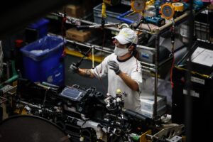 Fotografía de la industria en Argentina. EFE/ Juan Ignacio Roncoroni