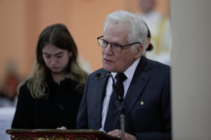 Fotograía del padre del fallecido senador y precandidato presidencial Miguel Uribe Turbay, Miguel Uribe Londoño. EFE/Carlos Ortega
