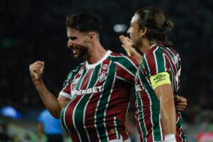 Martinelli (i) de Fluminense celebra su gol en un partido de los octavos de final de la Copa Sudamericana. EFE/ Antonio Lacerda