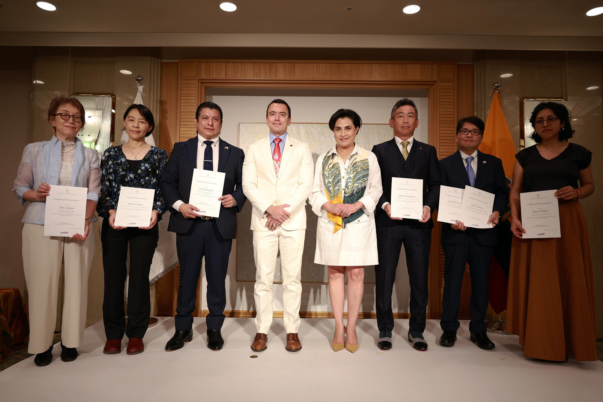 El presidente de Ecuador, Daniel Noboa (4i) destacó este miércoles desde Tokio la integración de la comunidad ecuatoriana residente en Japón y sus contribuciones al desarrollo nacional con su trabajo en la distancia, durante un encuentro con ellos en la segunda jornada de su gira en el país asiático. EFE/ Presidencia de Ecuador // SOLO USO EDITORIAL/SOLO DISPONIBLE PARA ILUSTRAR LA NOTICIA QUE ACOMPAÑA (CRÉDITO OBLIGATORIO)
