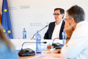El presidente de la Generalitat, Salvador Illa, encabeza la segunda jornada de la III Reunión de Gobierno, que se celebra en Arnes. Cataluña inicia el nuevo curso político, el segundo de Salvador Illa al frente de la Generalitat, que estará marcado por la negociación de la financiación singular, el posible retorno del expresident Carles Puigdemont y la consolidación de un ejecutivo con minoría parlamentaria capaz de aprobar presupuestos. EFE/ Rubén Moreno/Generalitat De Cataluña SOLO USO EDITORIAL/SOLO DISPONIBLE PARA ILUSTRAR LA NOTICIA QUE ACOMPAÑA (CRÉDITO OBLIGATORIO)