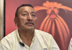 Fotografía del 2 de agosto de 2025 del ganador del Premio Nacional de Arte y Literatura en la categoría de Culturas Populares, Antolín Vázquez Valenzuela, hablando durante una entrevista con EFE en la ciudad de Hermosillo (México). EFE/ Daniel Sánchez