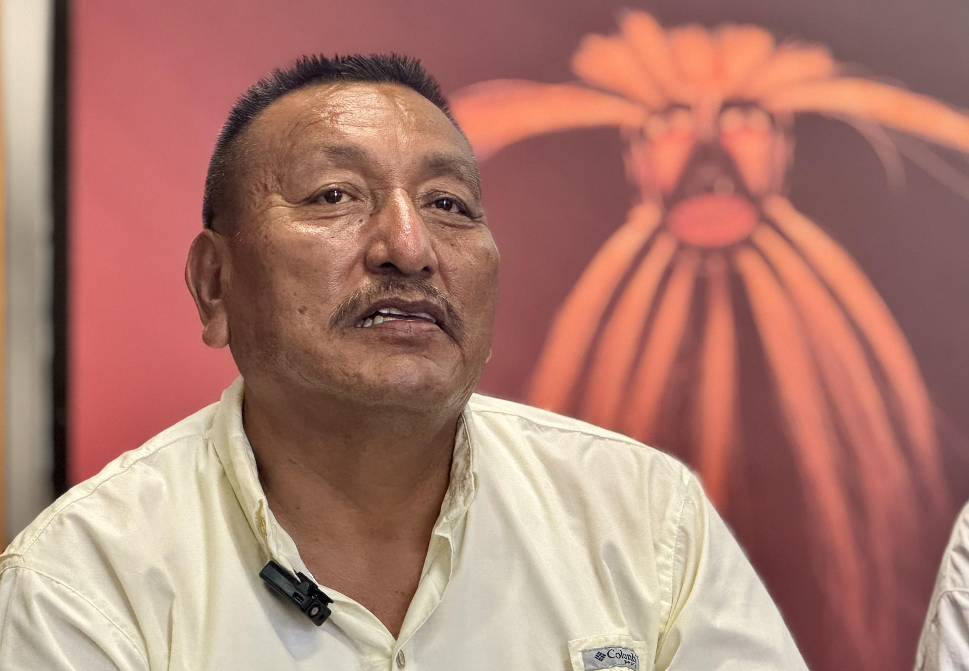 Fotografía del 2 de agosto de 2025 del ganador del Premio Nacional de Arte y Literatura en la categoría de Culturas Populares, Antolín Vázquez Valenzuela, hablando durante una entrevista con EFE en la ciudad de Hermosillo (México). EFE/ Daniel Sánchez