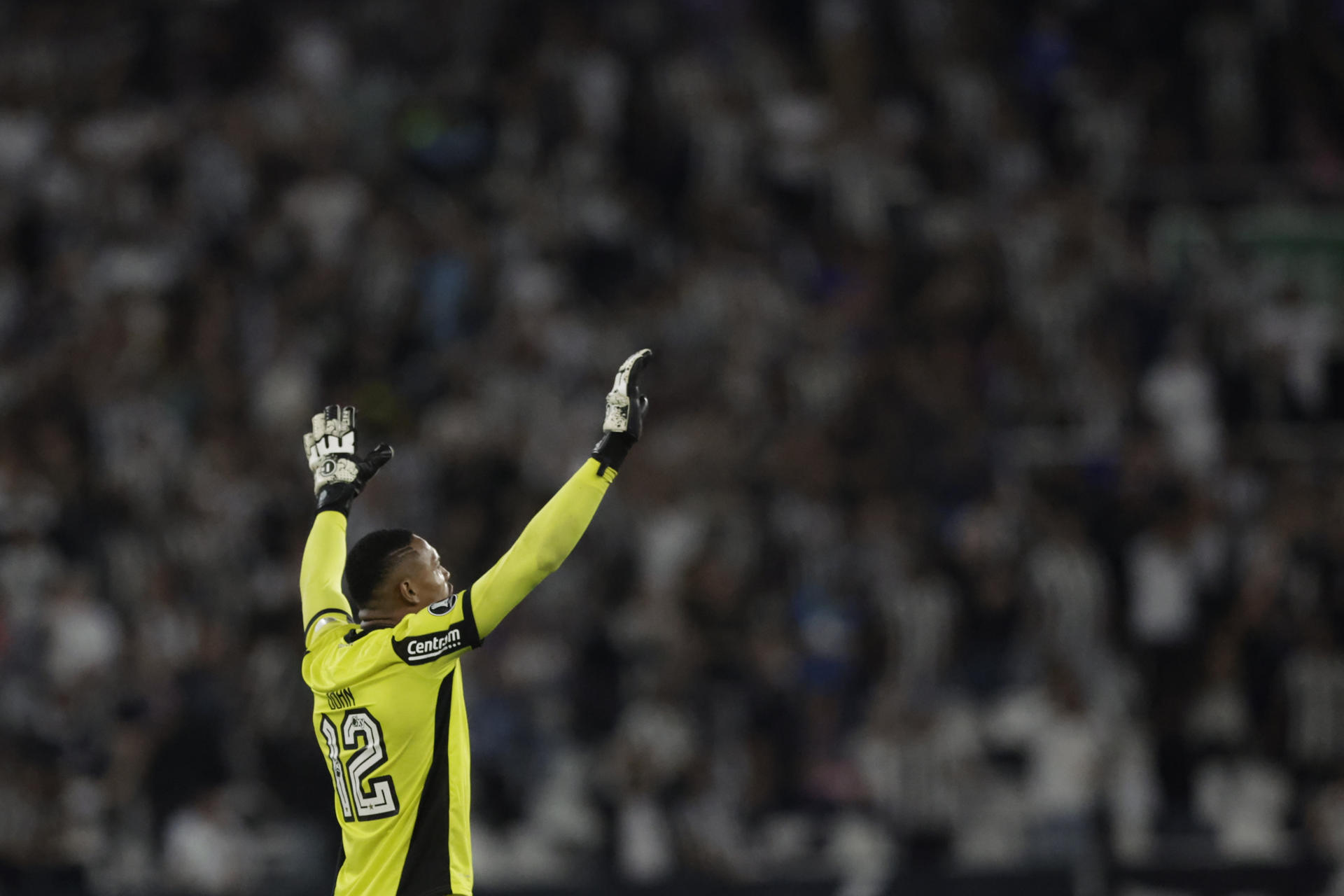 John de Botafogo reacciona durante un partido de octavos de final de la Copa Libertadores. EFE/ Andre Coelho
