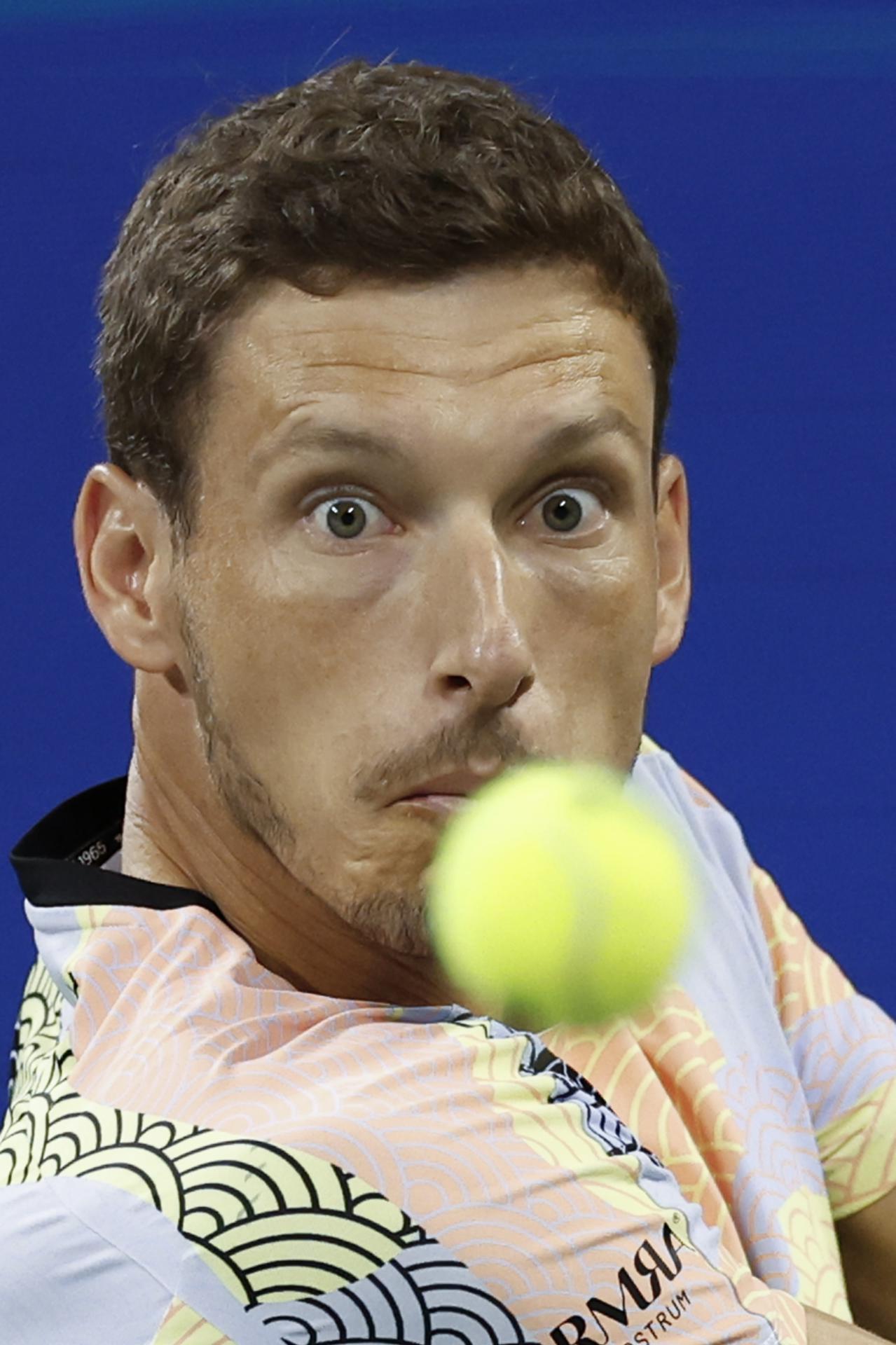 El español Pablo Carreño cayó este miércoles en la segunda ronda del Abierto de Estados Unidos ante el estadounidense Ben Shelton. EFE/EPA/JOHN G. MABANGLO
FLUSHING MEADOWS (United States), 28/08/2025.- Pablo Carreno Busta of Spain eyes the ball during play against Ben Shelton of the US during the second round of the US Open Tennis Championships at the USTA Billie Jean King National Tennis Center in Flushing Meadows, New York, USA, 27 August 2025. The US Open tournament runs from 24 August through 07 September. (Tenis, España, Nueva York) EFE/EPA/JOHN G. MABANGLO