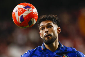 Imagen de archivo del internacional paraguayo Omar Alderete, que el Getafe ha traspasado al Sunderland. EFE/Daniel González/Archivo