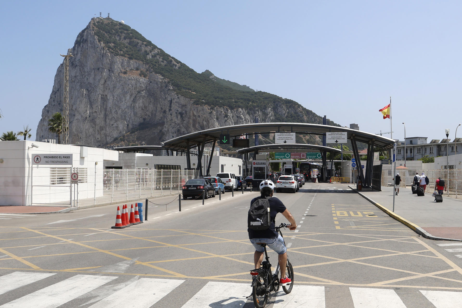 Imagen de archivo de la frontera entre Gibraltar y La Línea de La Concepción. EFE/A. Carrasco Ragel