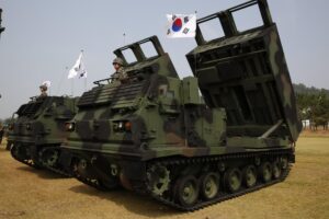 Foto archivo. Fotografía fechada el 25 de septiembre de 2017, muestra el Sistema de Misiles Tácticos del Ejército (SSM) de Corea del Sur de superficie a superficie (ATacMS). EFE/JEON HEON-KYUN