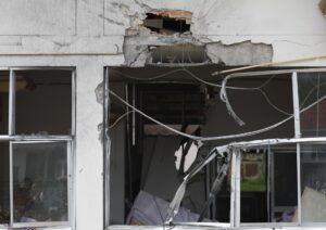 Fotografía de archivo de los daños en un edificio de Tailandia durante los combates con Camboya registrados en julio.
EFE/EPA/NARONG SANGNAK