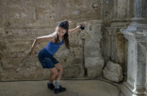 'La danza de las desposeídas (invocaciones boleras)' es el título de la residencia artística dedicada al mundo de la danza que se desarrolla en la recuperada iglesia de San Lorenzo de Úbeda (Jaén), convertida en un laboratorio para la danza y arte gracias a un proyecto de investigación de la artista Carmela Muñoz, acompañada por una docena de bailarinas y creadoras. EFE/ José Manuel Pedrosa