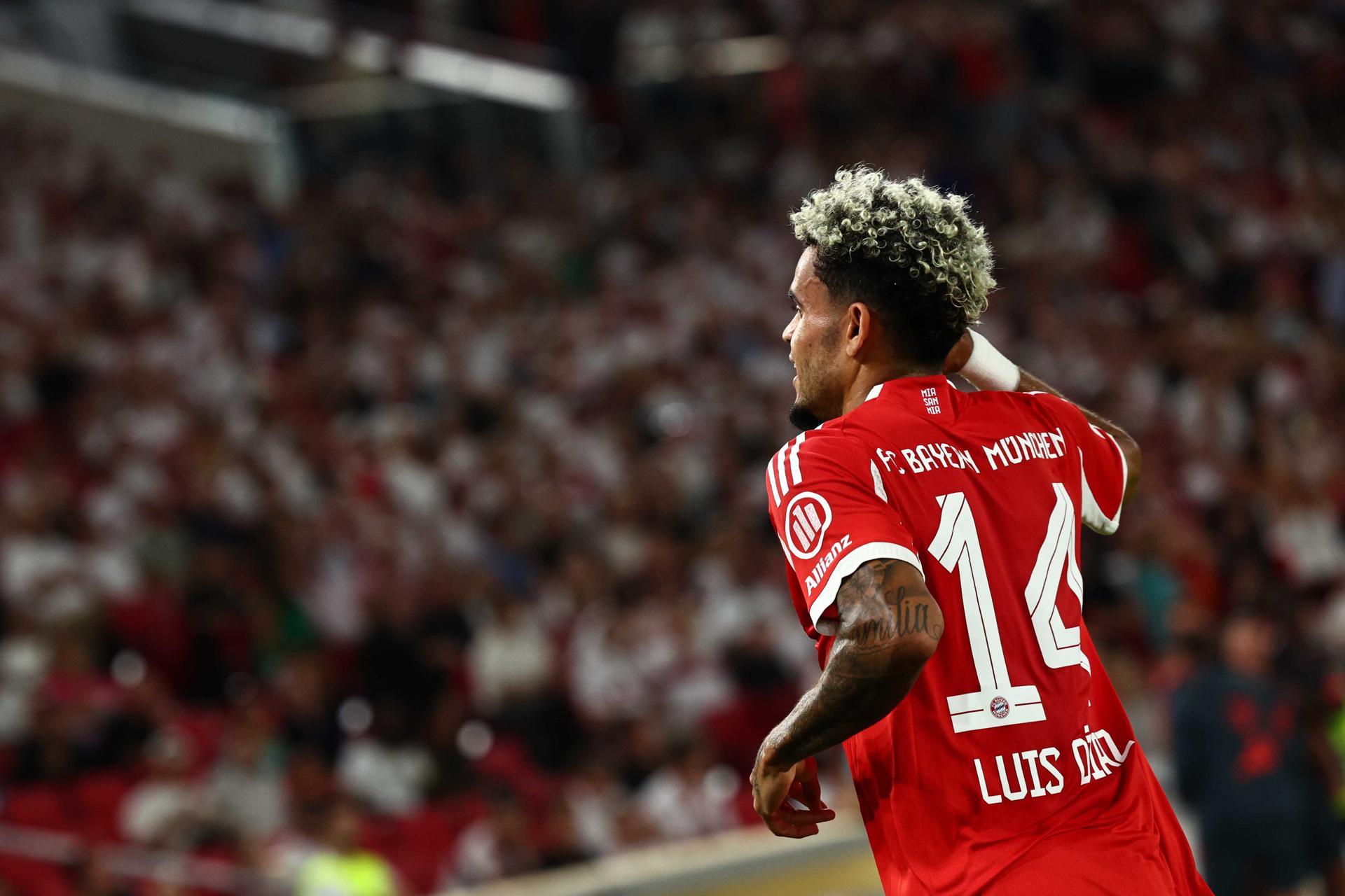 El jugador Luis Diaz, del Bayern Munich, celebra el 0-2 durante la Supercopa Franz Beckenbauer que han jugado VfB Stuttgart y Bayern Munich, en Stuttgart, Alemania. EFE/EPA/ANNA SZILAGYI
