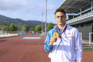 El cántabro Pablo Delgado, campeón de Europa sub-23 en triple salto, posa durante la entrevista con la Agencia EFE/ Celia Agüero