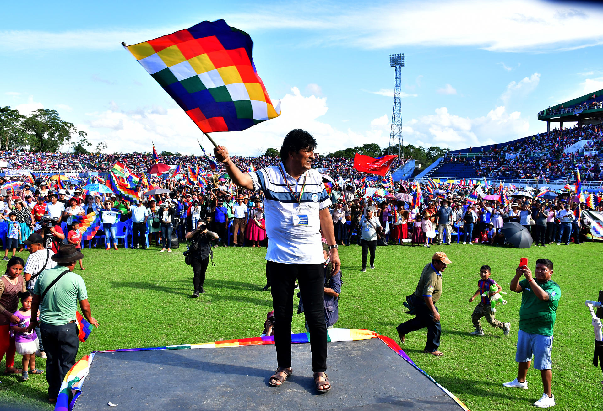 El expresidente de Bolivia Evo Morales (c) al intervenir este domingo, 3 de agosto, durante un evento con sus seguidores y delegaciones del Runasur, en Ivirgarzama (Bolivia). EFE/Jorge Abrego
