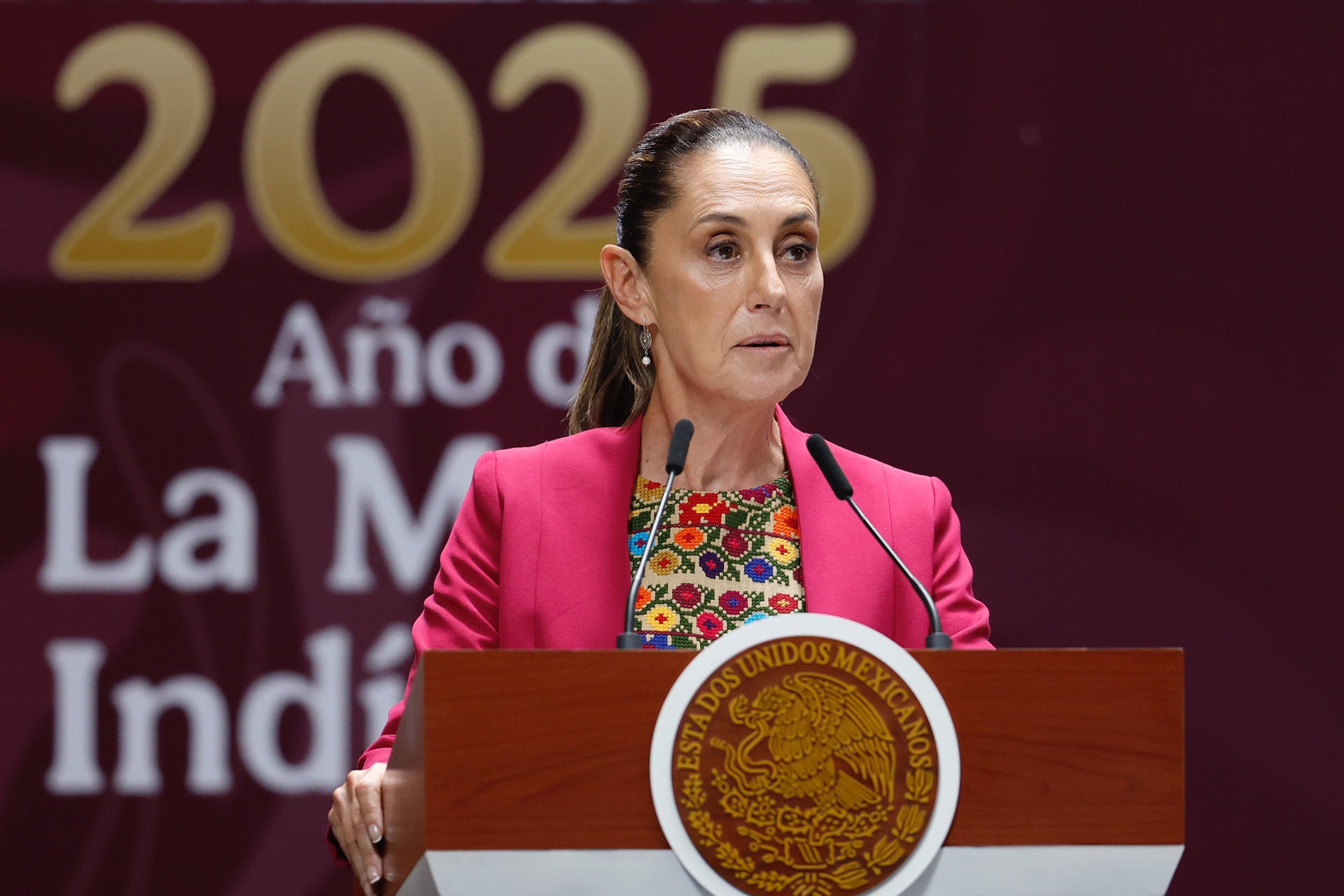 La presidenta de México Claudia Sheinbaum habla durante la inauguración de la decimosexta Conferencia Regional sobre la Mujer de América Latina y el Caribe este martes, en el Palacio Nacional de la Ciudad de México (México). EFE/ Sáshenka Gutiérrez