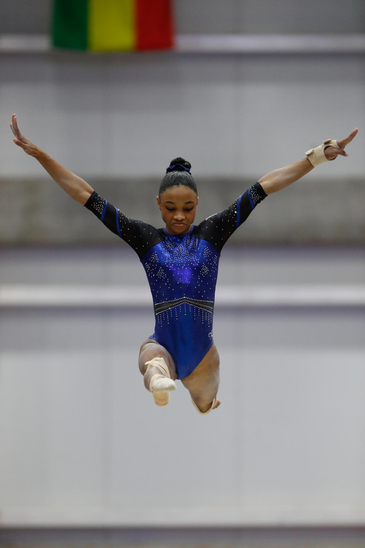 María Rojas, de Panamá, compite en la categoría gimnasia artística equipos femenino en los II Juegos Panamericanos Junior este miércoles en Asunción (Paraguay). EFE/Juan Pablo Pino