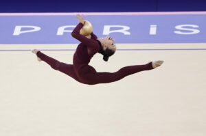 Fotografía de Sashenka Gutiérrez, en la que puede verse en una imagen de archivo de la gimnasta española Alba Bautista en los Juegos Olímpicos de París 2024. EFE