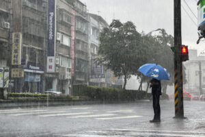 LLuvias en el distrito de Wenshan, al sur de Taipéi (Taiwán), este martes.  EFE/Javier Castro Bugarín