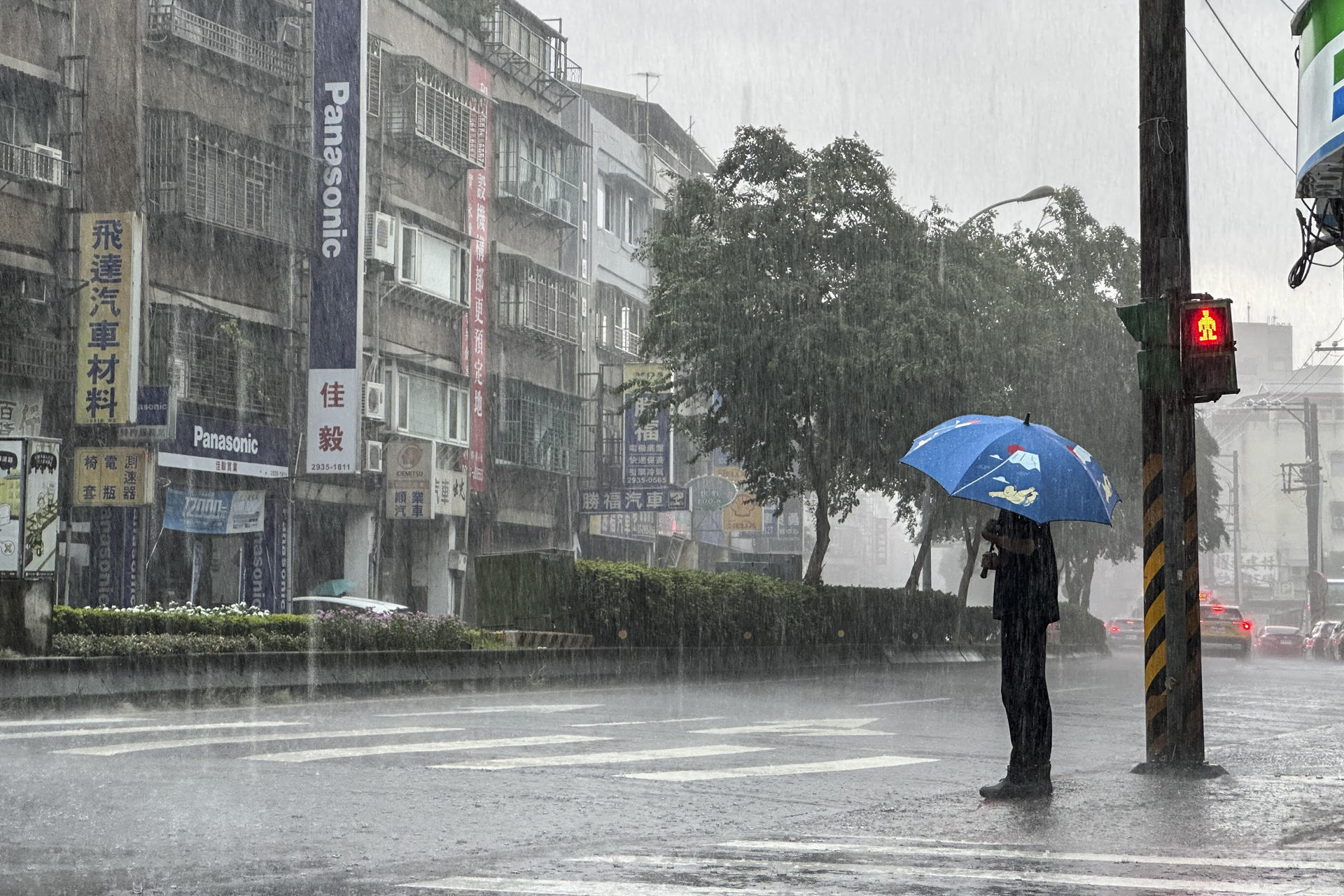 LLuvias en el distrito de Wenshan, al sur de Taipéi (Taiwán), este martes.  EFE/Javier Castro Bugarín