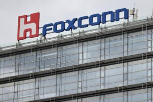 Imagen de archivo de un edificio con el logo de Foxconn. EFE/EPA/RITCHIE B. TONGO