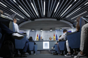 La portavoz y ministra de Educación, Formación Profesional y Deportes, Pilar Alegría, y el ministro de Interior, Fernando Grande-Marlaska, durante la rueda de prensa posterior a la reunión del Consejo de Ministros, este martes en Moncloa. EFE/Chema Moya