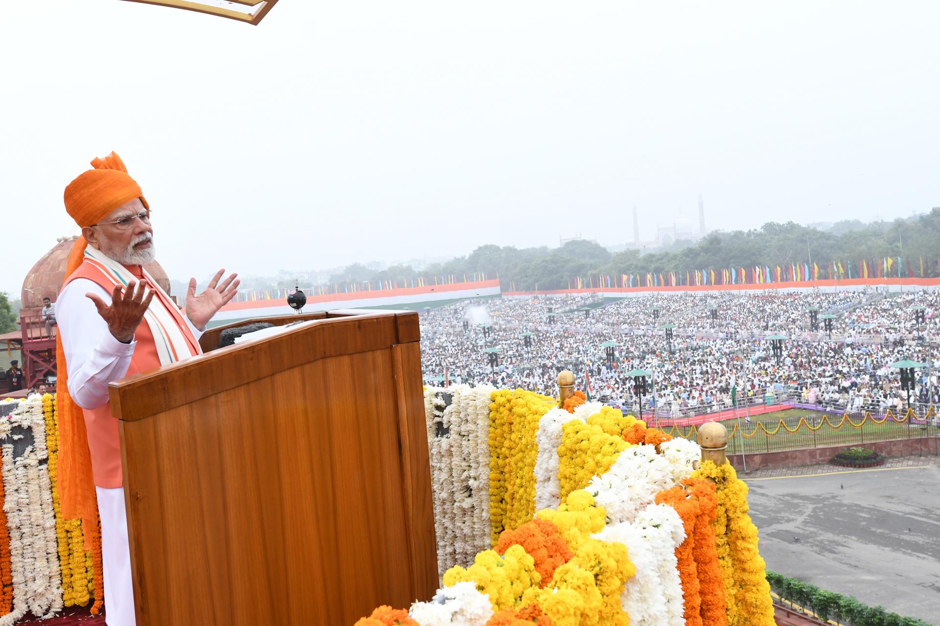 El primer ministro indio, Narendra Modi, se dirige a la nación durante las celebraciones del Día de la Independencia en el Fuerte Rojo de Nueva Delhi, India, 15 de agosto de 2025. 
EFE/EPA/MANISH JAIN
//////////
NEW DELHI (India), 15/08/2025.- Indian Prime Minister Narendra Modi addresses the nation during Independence Day celebrations in the Red Fort in New Delhi, India, 15 August 2025. Modi hoisted the national flag at the historic Red Fort marking 79 years of independence from Britain in 1947. (Reino Unido, Nueva Delhi) EFE/EPA/MANISH JAIN