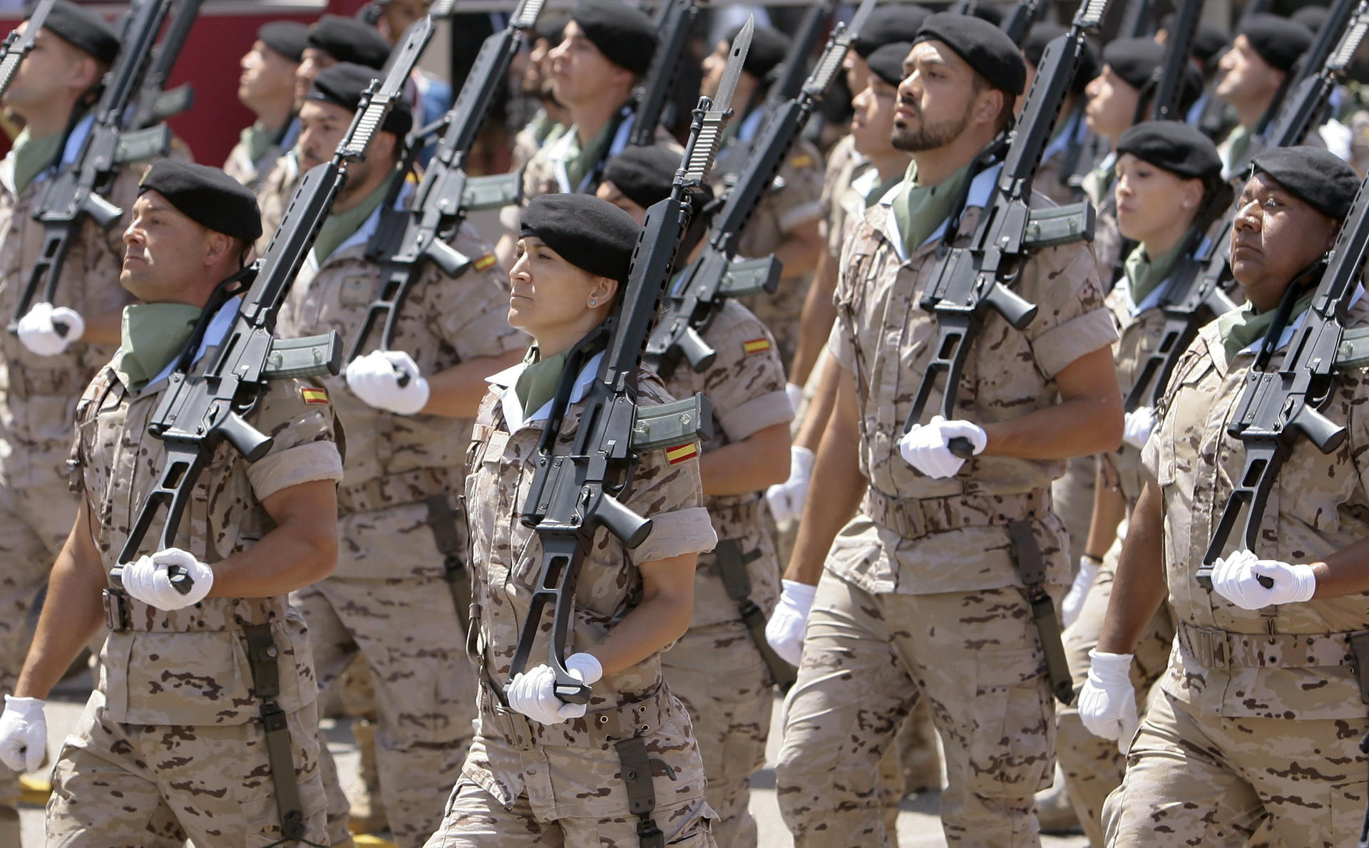 Imagen de archivo de un de un desfile por el Día de las Fuerzas Armadas. EFE/Pepe Zamora