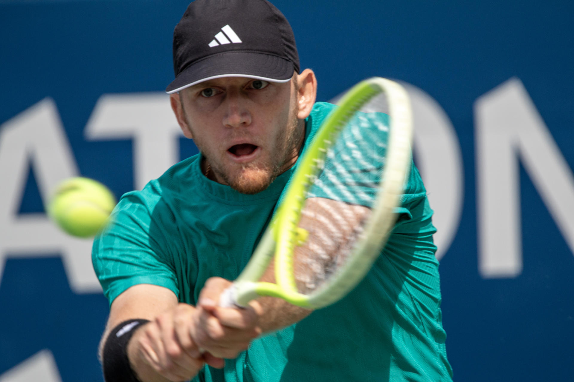 El español Alejandro Davidovich se clasificó este viernes para los octavos de final del ATP 1000 de Toronto al imponerse en dos sets al checo Jakub Mensik. EFE/ Julio César Rivas