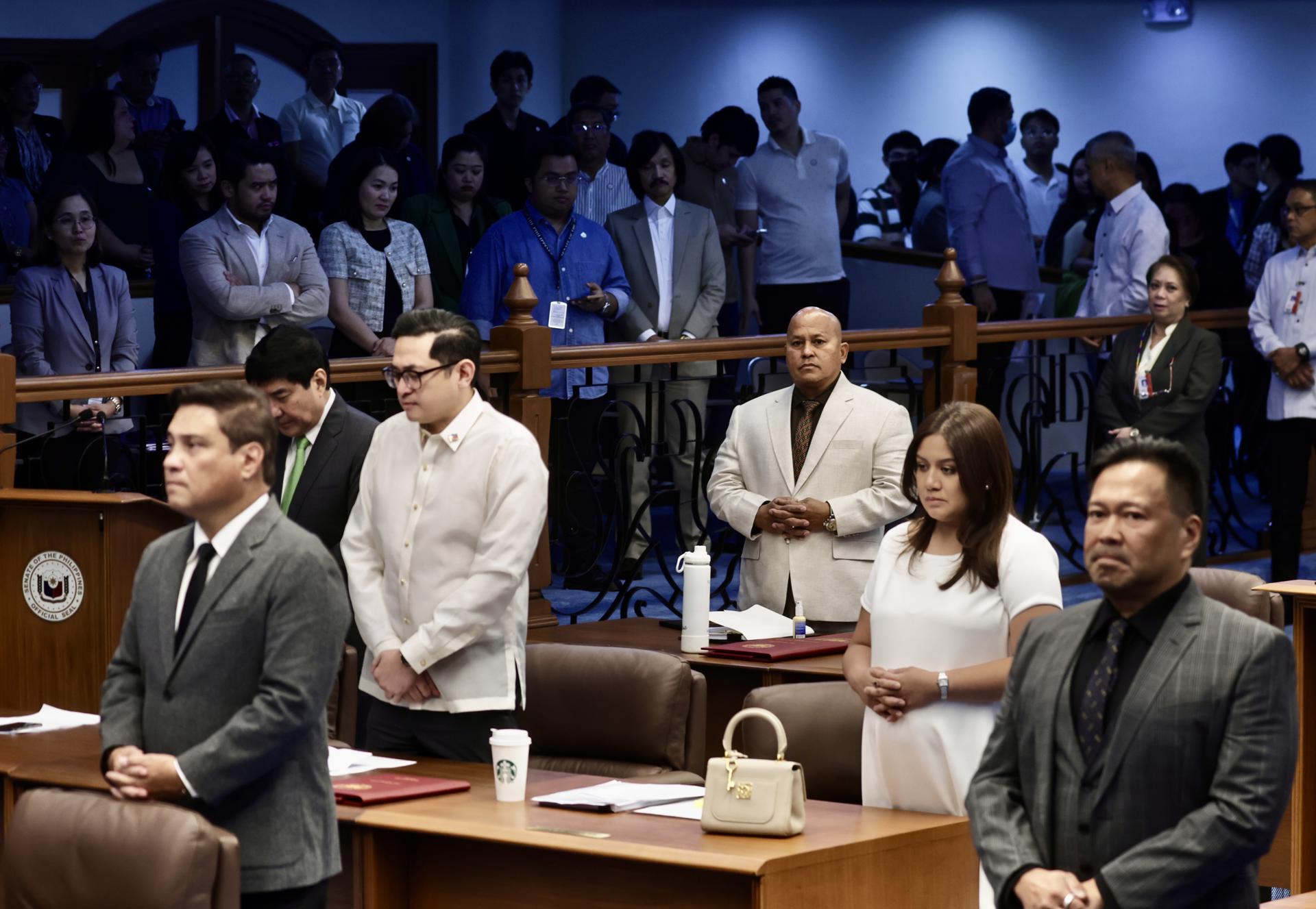 Senadores filipinos inician un debate en el Senado en Manila, Filipinas, el 6 de agosto de 2025. La Corte Suprema del país declaró inconstitucional el juicio político contra la vicepresidenta Sara Duterte, después de que sus aliados en el Senado filipino cuestionaran la denuncia presentada por la Cámara Baja.(Filipinas) EFE/EPA/FRANCIS R. MALASIG