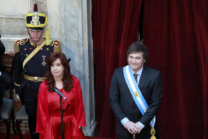 Foto de archivo del presidente de Argentina Javier Milei y la expresidenta Cristina Fernández. EFE/ Demian Alday Estevez