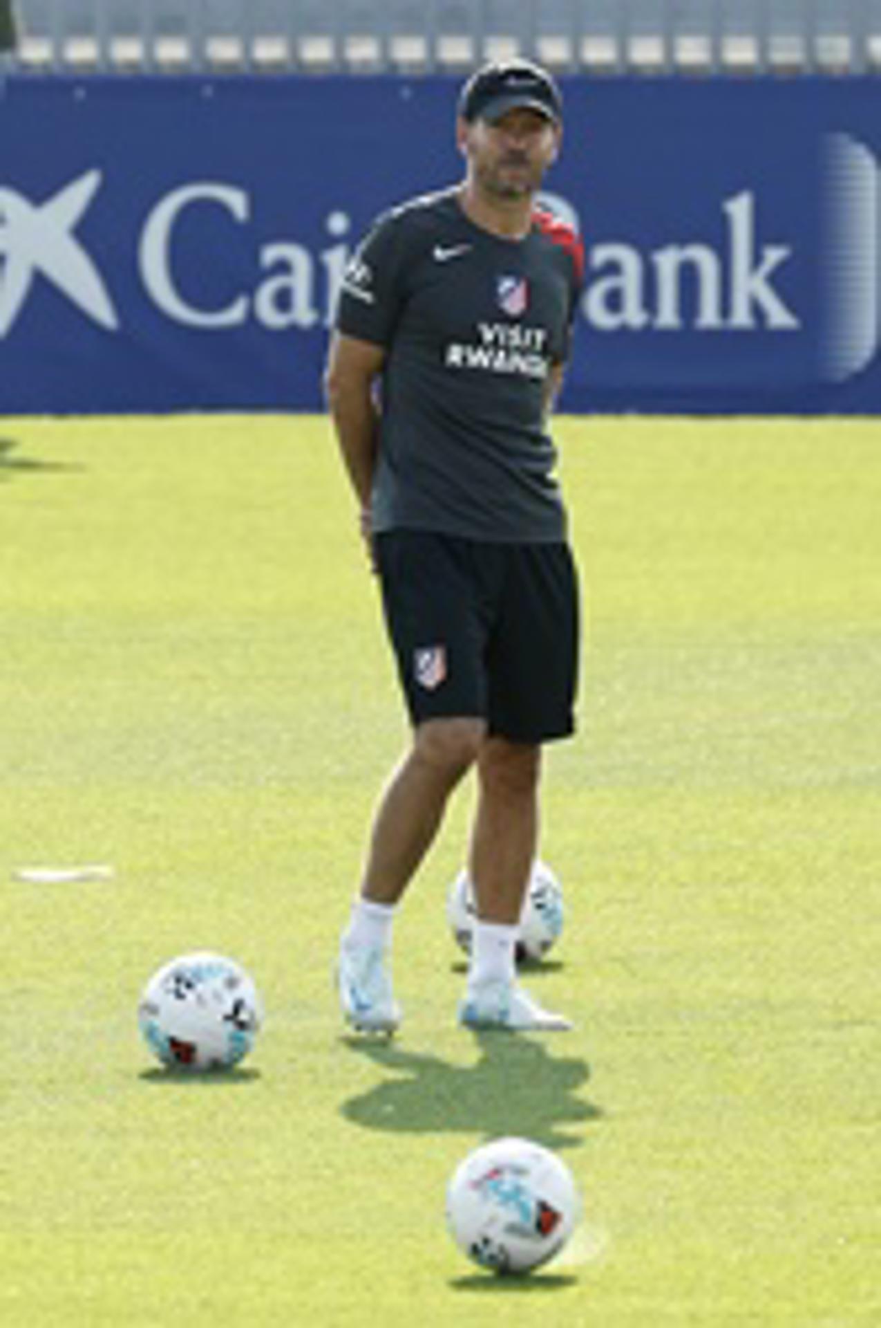 Simeone, en el entrenamiento. EFE/Chema Moya.
