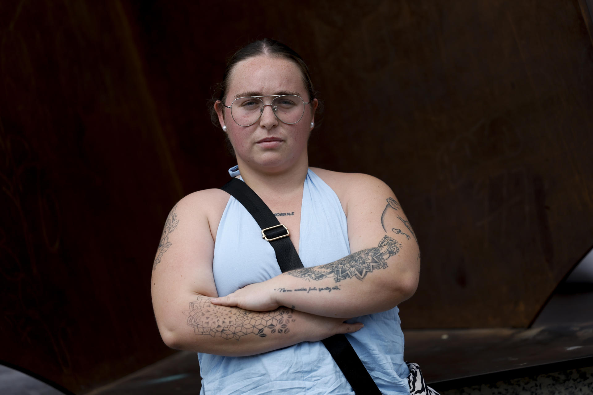 Sheila Baños Torres de 24 años y extutelada de la DGAIA, cobró durante un tiempo, de los 18 a los 21 años, una ayuda de 663 euros que apenas le daba para sobrevivir como extutelada de la Dirección General de Atención a la Infancia y Adolescencia. Tres años después, afronta una posible deuda de más de 20.000 euros. EFE/ Toni Albir