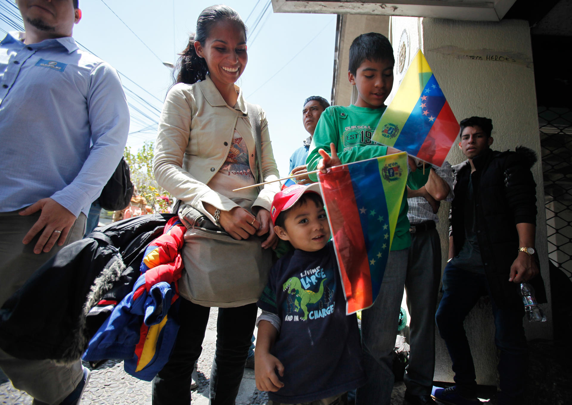 Fotografía de archivo de un grupo de migrantes venezolanos en Quito (Ecuador). EFE/José Jácome