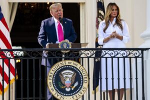 Fotografía del presidente de Estados Unidos, Donald Trump, y la primera dama, Melania Trump. EFE/Shawn Thew