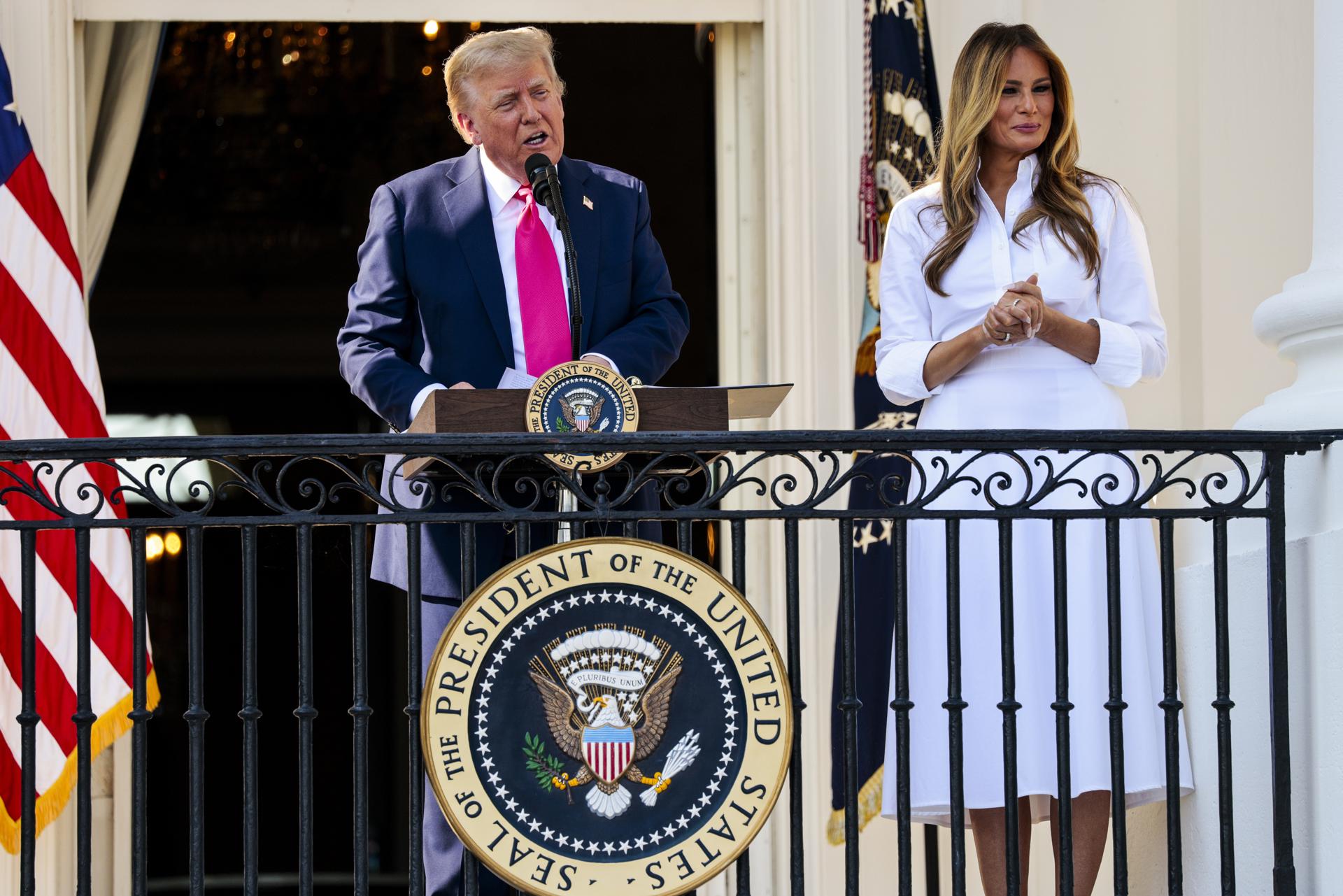 Fotografía del presidente de Estados Unidos, Donald Trump, y la primera dama, Melania Trump. EFE/Shawn Thew