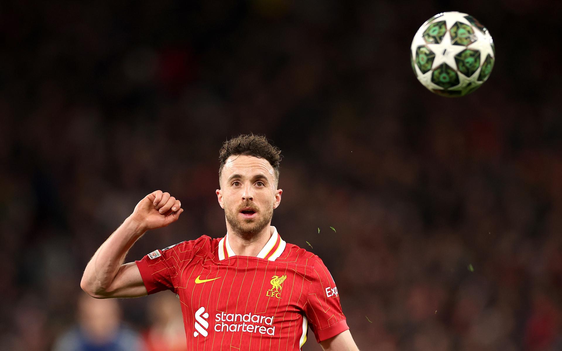 Diogo Jota, del Liverpool, en acción durante el partido de vuelta de los octavos de final de la Liga de Campeones de la UEFA entre el Liverpool FC y el París Saint-Germain, en Liverpool, Gran Bretaña, el 11 de marzo de 2025. Foto de archivo de: ADAM VAUGHAN/EFE/EPA
