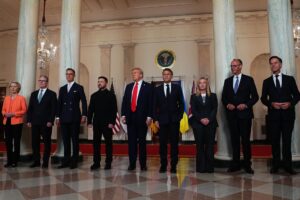 Reunión de Donald Trump con líderes europeos y el presidente de Ucrania, Volodímir Zelenski en la Casa Blanca, en Washington, el 18 de agosto de 2025. EFE/AARON SCHWARTZ / POOL