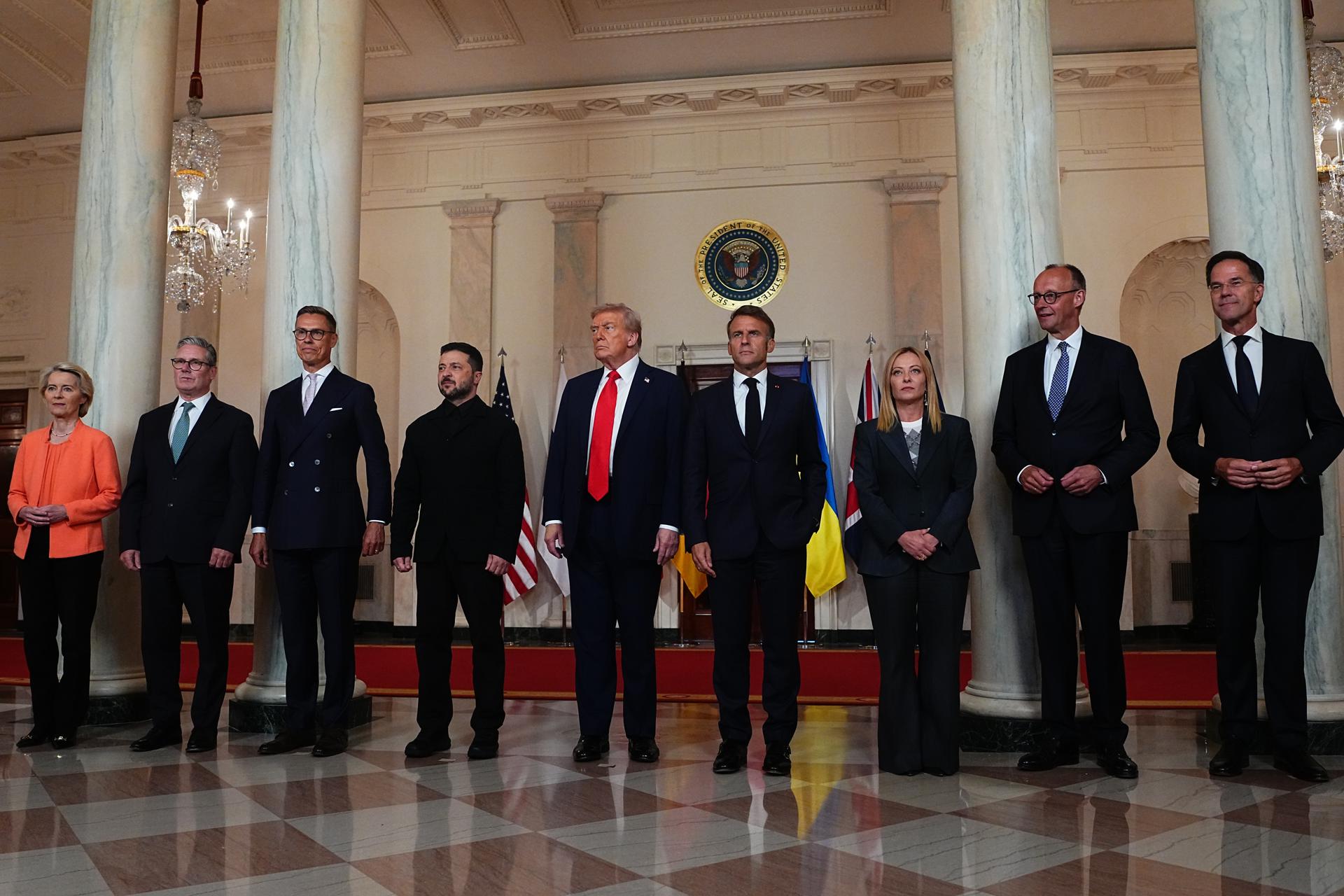 Reunión de Donald Trump con líderes europeos y el presidente de Ucrania, Volodímir Zelenski en la Casa Blanca, en Washington, el 18 de agosto de 2025. EFE/AARON SCHWARTZ / POOL