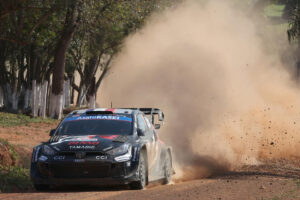 Los pilotos de Francia Sebastien Ogier y Vincent Landais, del Toyota Gaza Racing WRT, compiten en la segunda jornada del Rally de Paraguay del Campeonato Mundial de Rallies (WRC) en General Artigas. EFE/Juan Pablo Pino