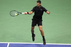 El serbio Novak Djokovic se convirtió, a sus 38 años, en el tenista de mayor edad en llegar a los octavos de final en Nueva York desde que lo hiciera Jimmy Connors en 1991. EFE/EPA/JOHN G. MABANGLO
