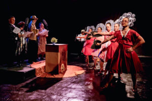 Actores participan en una obra de teatro este jueves, en Caracas (Venezuela). EFE/ Miguel Gutiérrez