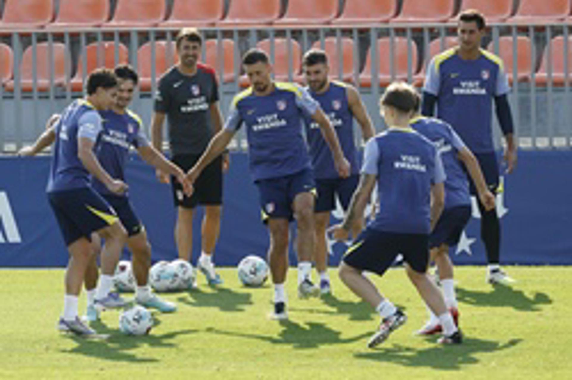 Los jugadores del Atlético, durante el entrenamiento. EFE/Chema Moya.