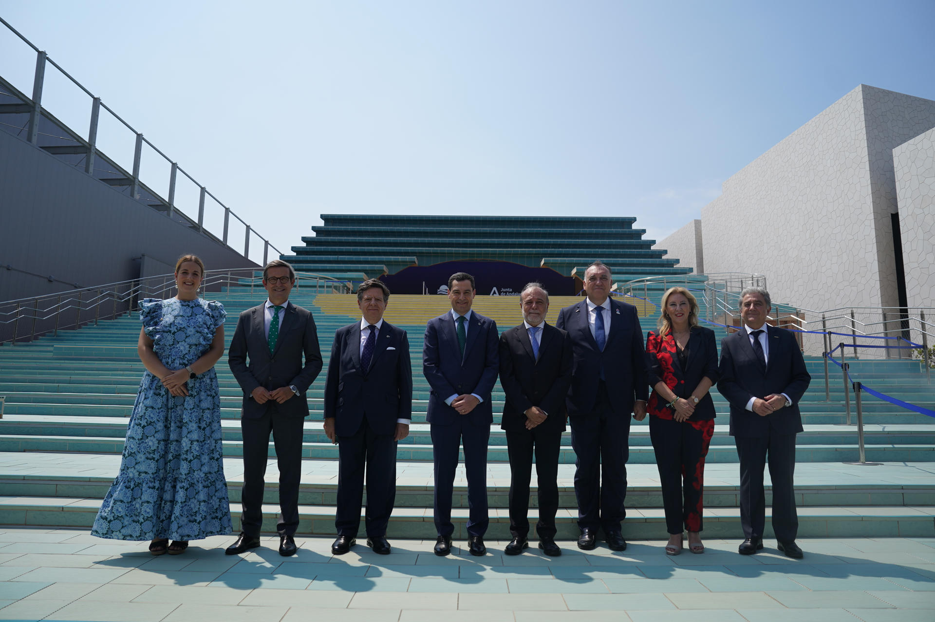 El presidente de la Junta de Andalucía, Juanma Moreno (4i), ha presidido este viernes el acto institucional del Día de Andalucía en el Pabellón de España de la Expo Universal de Osaka 2025 en Japón. EFE/Junta de Andalucía // SOLO USO EDITORIAL/SOLO DISPONIBLE PARA ILUSTRAR LA NOTICIA QUE ACOMPAÑA (CRÉDITO OBLIGATORIO)