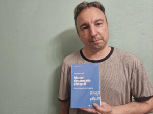 ¿Qué tiene que hacer un candidato para ganarse el máximo número de apoyos en una campaña electoral? "No hay campañas perfectas, pero sí hay campañas inteligentes, aquellas que saben leer el momento, escuchar a la ciudadanía, contar un relato coherente y movilizar emociones", dice el politólogo Xavier Peytibí en una entrevista con EFE. EFE/ CRÉDITO OBLIGATORIO FOTO CEDIDA PERMITIDO SU USO SOLO EN RELACIÓN A LA INFORMACIÓN QUE APARECE EN EL PIE DE FOTO.
