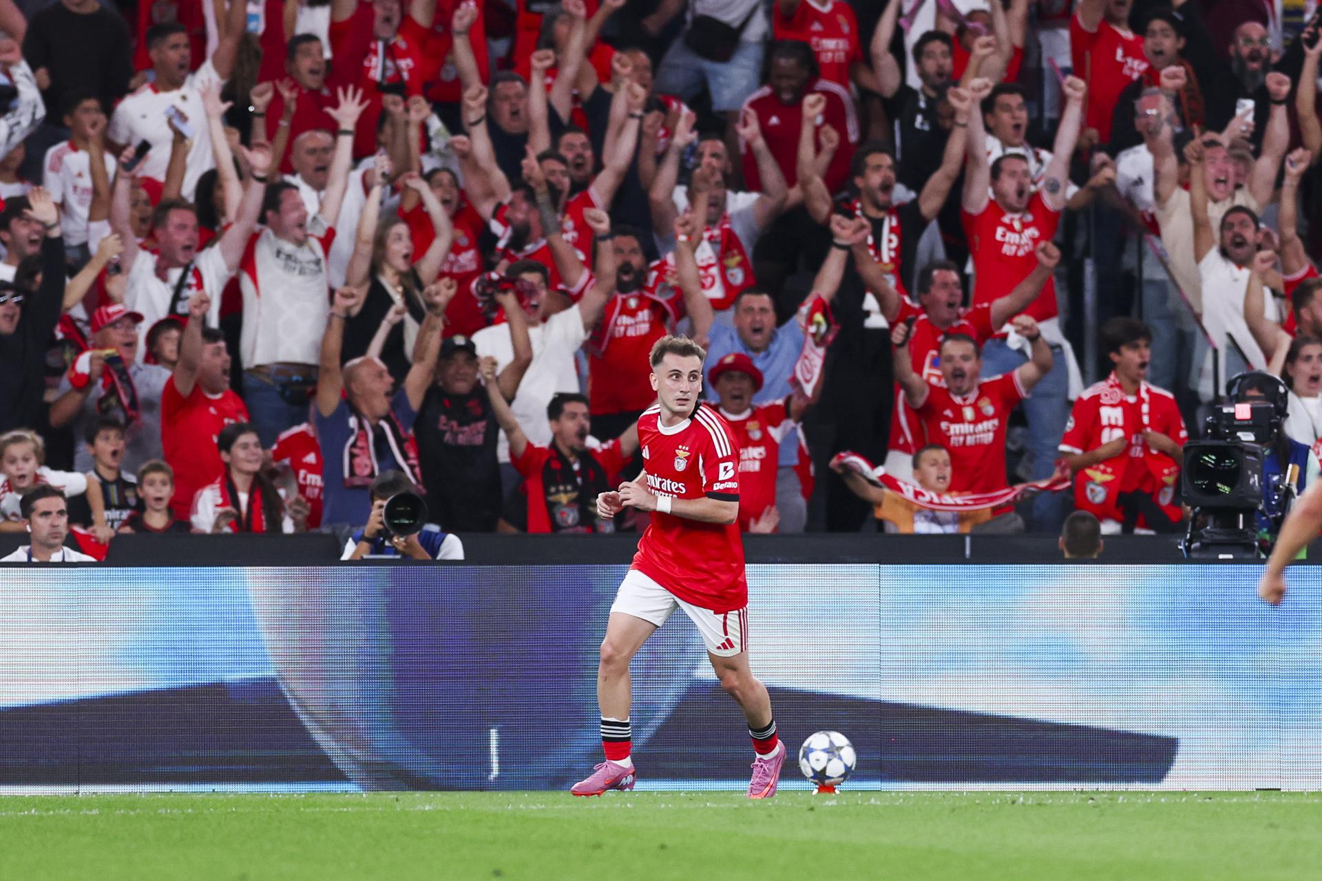 El Benfica Kerem Akturkoglu celebra el 1-0 durante el partido de la UEFA Champions Leagueque han jugado SL Benfica y Fenerbahce SK, en Lisboa, Portugal. EFE/EPA/JOSE SENA GOULAO