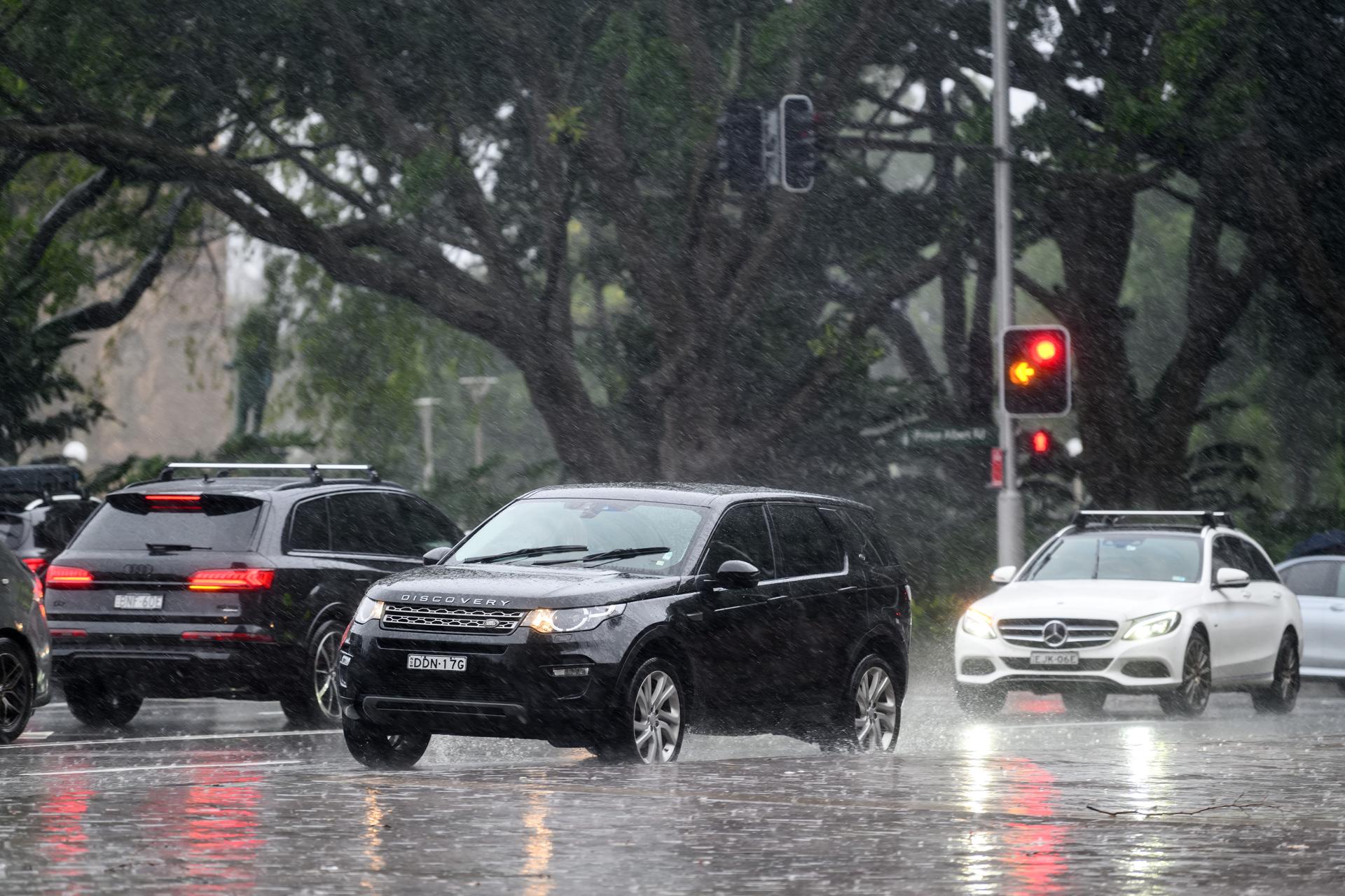 Un temporal de lluvia azota Sídney. 
EFE/EPA/STEVE MARKHAM AUSTRALIA AND NEW ZEALAND OUT