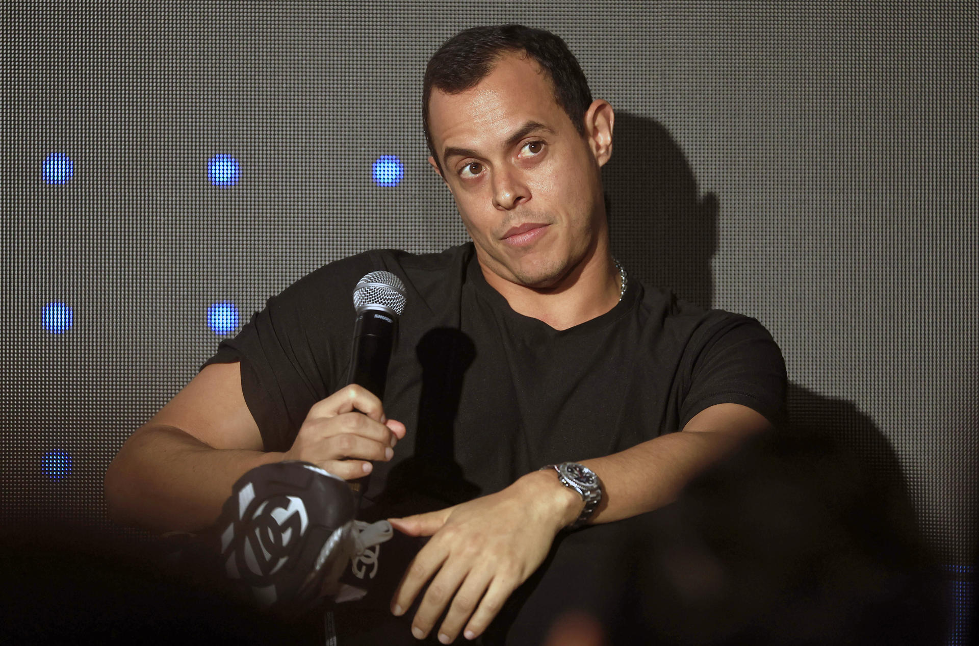 El productor Alejandro Pabón habla en el Speakers Series. EFE/ Thais Llorca.