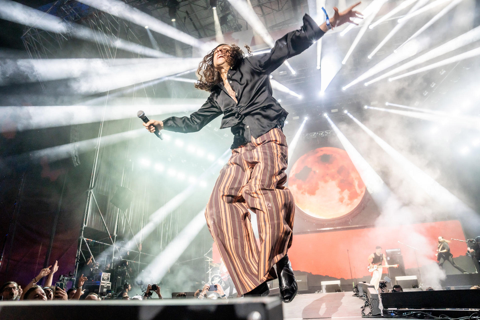 La banda Arde Bogotá, durante el concierto que ofrece en el festival Sonorama 2025, este sábado en Aranda de Duero (Burgos). EFE/ Paco Santamaria