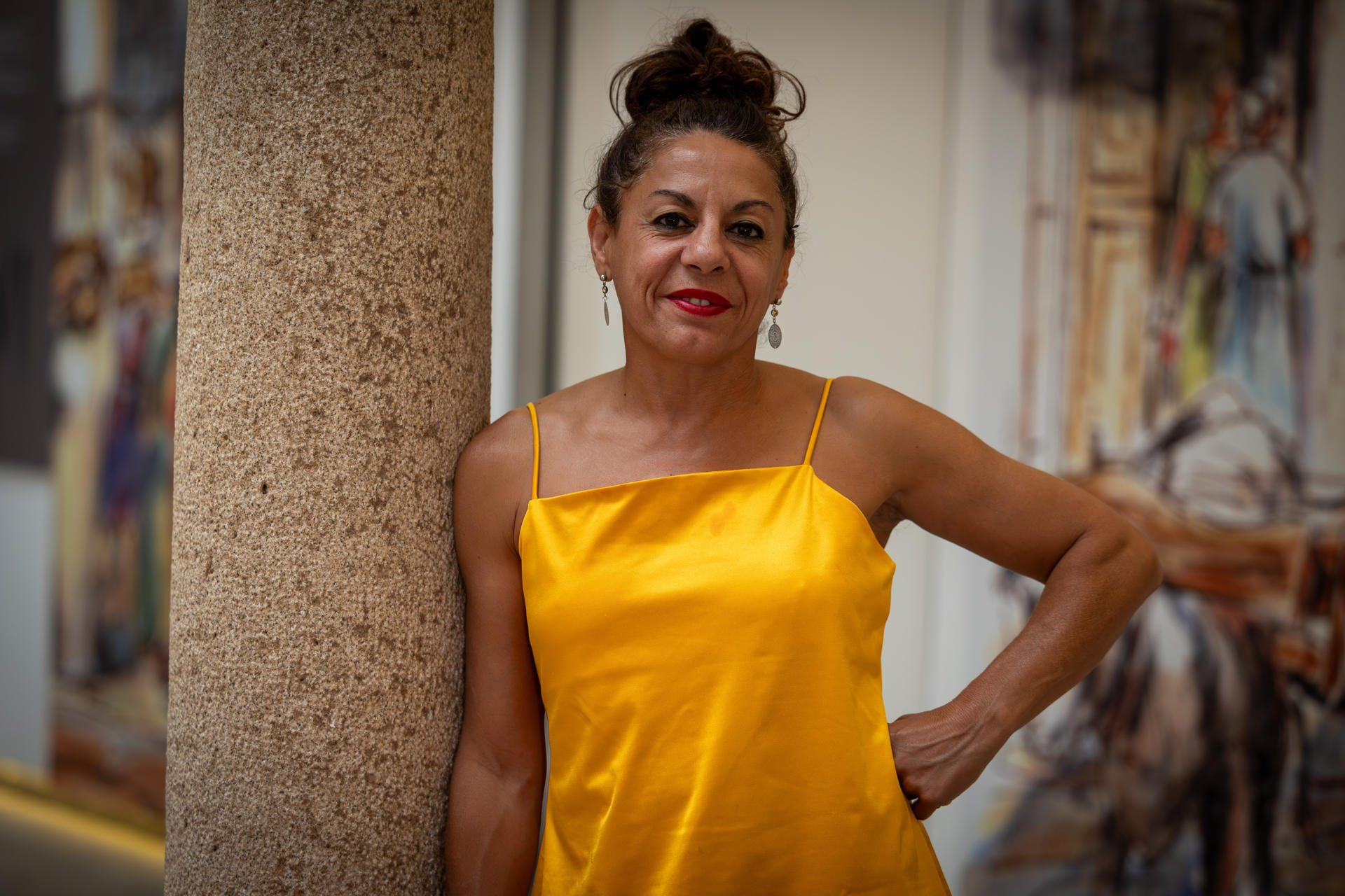 La actriz sevillana Cristina Medina, que esta semana da vida a Démesa, una madre estricta en la obra 'Los hermanos' en el Festival de Teatro de Mérida, considera que "hay demasiada mano libre" en el proceso de educación a los hijos ante la idea de que "el niño se vaya a traumar" por ponerle límites. EFE/Jero Morales