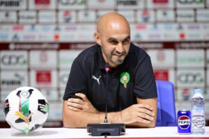 El seleccionador de fútbol de Marruecos, Walid Regragui, durante la rueda de prensa de este jueves para dar a conocer la convocatoria para los próximos partidos de la fase de clasificación al Mundial 2026. EFE/ JALAL MORCHIDI
